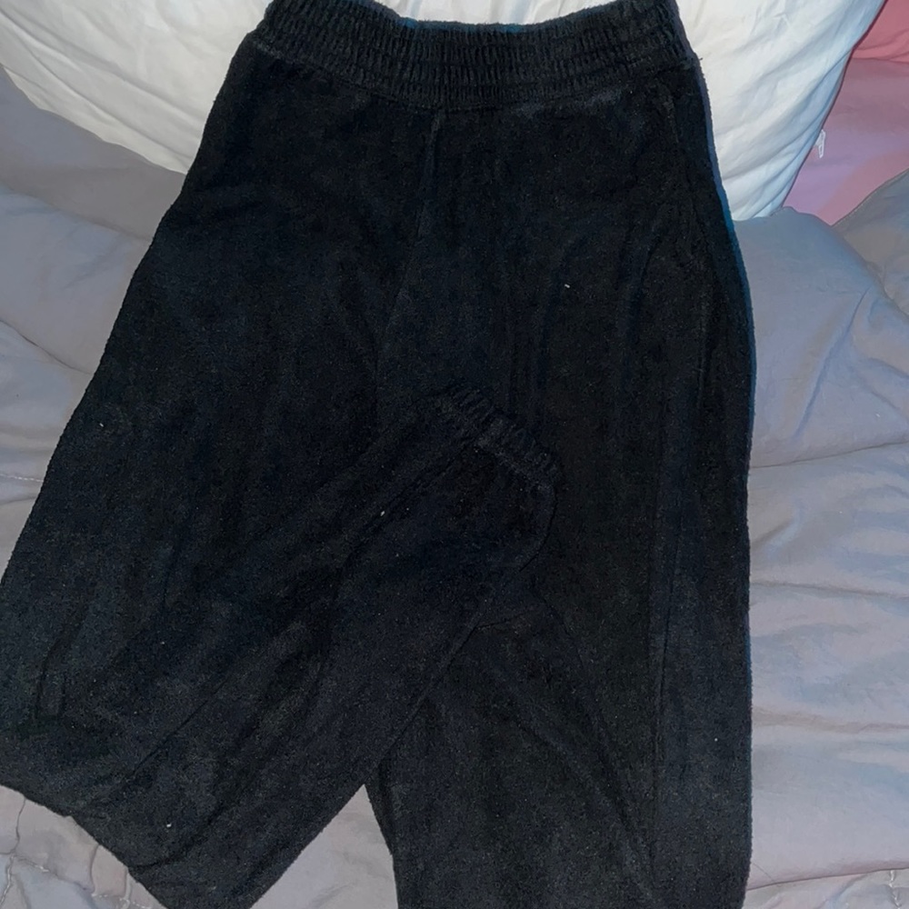 black sweatpants